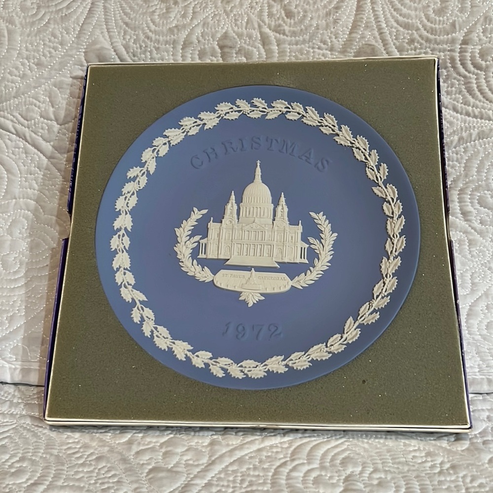 Wedgwood‎ 1972 Christmas plate